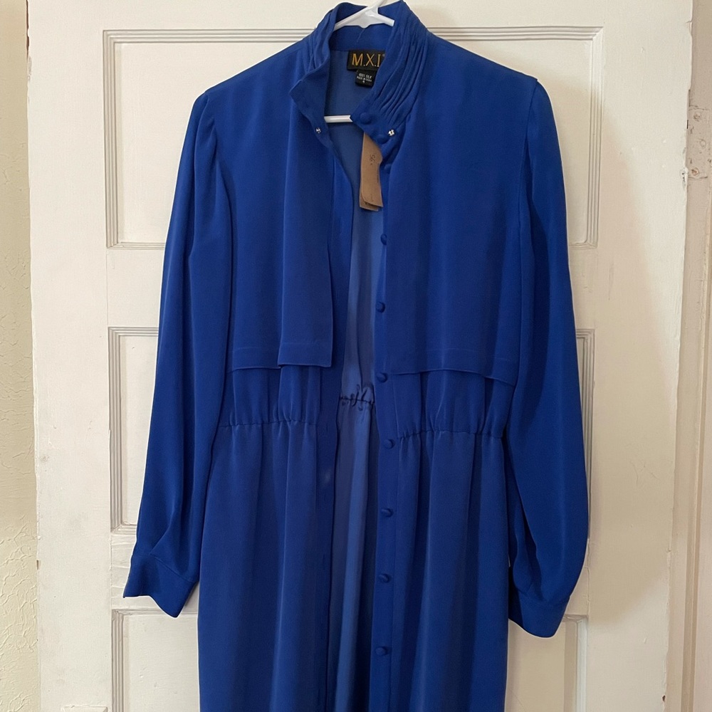 Silk dress blue with long sleeves